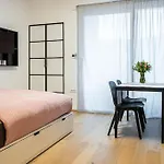Sunny Home With Cute Dragon In The Center+Parking